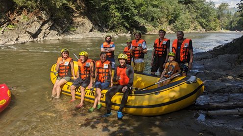 Вражаюча пригода рафтингу на річці Черемош